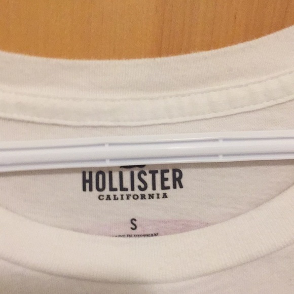Hollister white cropped box graphic tee - Picture 2 of 3